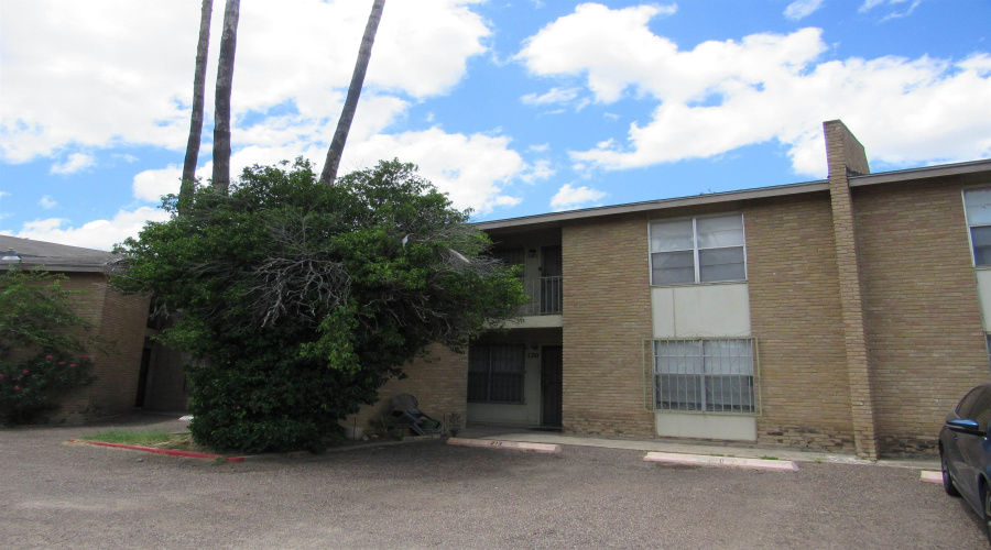 5302 Springfield Ave, Laredo, Texas 78041, 2 Bedrooms Bedrooms, 5 Rooms Rooms,1 BathroomBathrooms,Residential,For Rent,5302 Springfield Ave,20262757