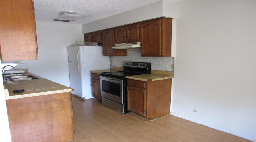 5302 Springfield Ave, Laredo, Texas 78041, 2 Bedrooms Bedrooms, 5 Rooms Rooms,1 BathroomBathrooms,Residential,For Rent,5302 Springfield Ave,20262757
