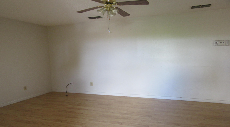 5302 Springfield Ave, Laredo, Texas 78041, 2 Bedrooms Bedrooms, 5 Rooms Rooms,1 BathroomBathrooms,Residential,For Rent,5302 Springfield Ave,20262757
