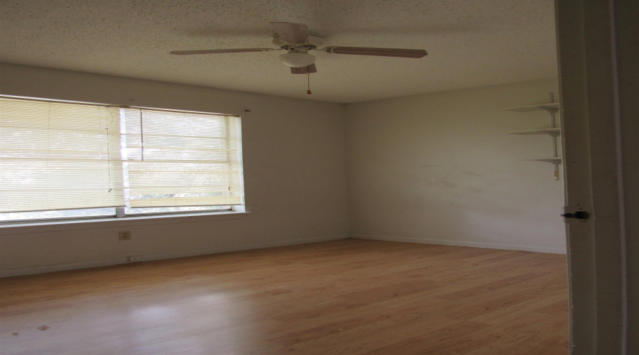 5302 Springfield Ave, Laredo, Texas 78041, 2 Bedrooms Bedrooms, 5 Rooms Rooms,1 BathroomBathrooms,Residential,For Rent,5302 Springfield Ave,20262757