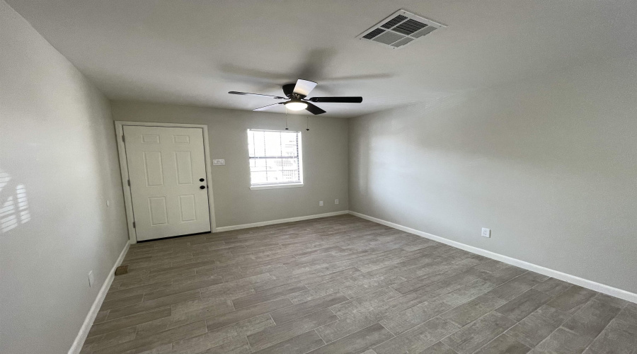 3005 E Price St, LAREDO, Texas 78043, 2 Bedrooms Bedrooms, 5 Rooms Rooms,1 BathroomBathrooms,Residential,For Rent,3005 E Price St,20262760