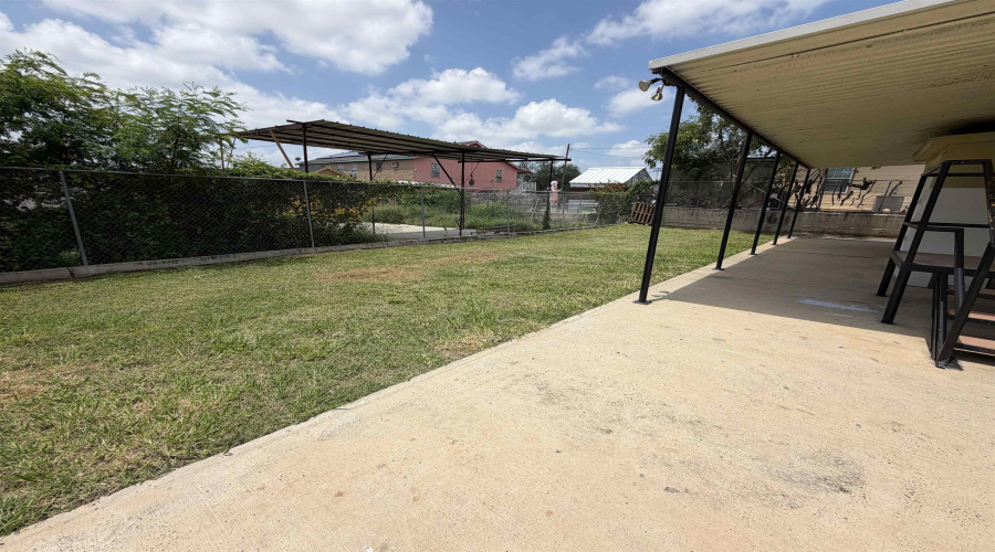 405 E Gustavus St, Laredo, Texas 78040, 3 Bedrooms Bedrooms, 5 Rooms Rooms,1 BathroomBathrooms,Residential,For Rent,405 E Gustavus St,20262761