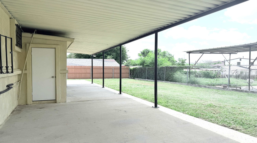 405 E Gustavus St, Laredo, Texas 78040, 3 Bedrooms Bedrooms, 5 Rooms Rooms,1 BathroomBathrooms,Residential,For Rent,405 E Gustavus St,20262761