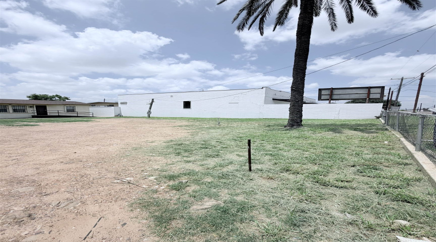 405 E Gustavus St, Laredo, Texas 78040, 3 Bedrooms Bedrooms, 5 Rooms Rooms,1 BathroomBathrooms,Residential,For Rent,405 E Gustavus St,20262761