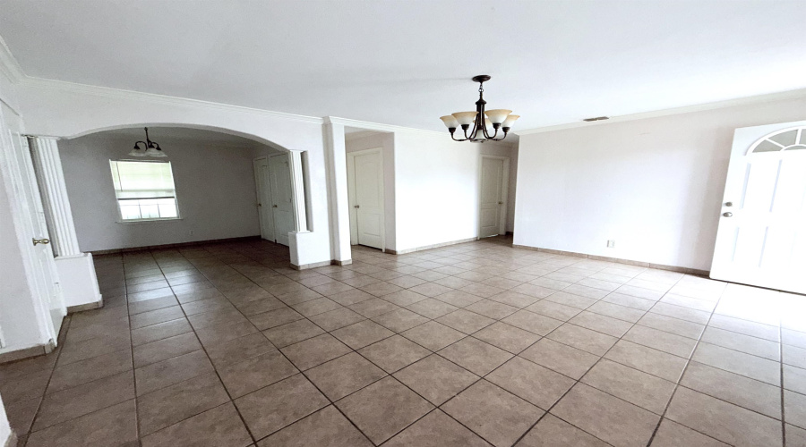 405 E Gustavus St, Laredo, Texas 78040, 3 Bedrooms Bedrooms, 5 Rooms Rooms,1 BathroomBathrooms,Residential,For Rent,405 E Gustavus St,20262761