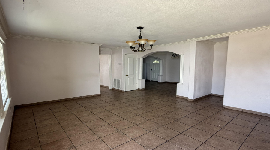 405 E Gustavus St, Laredo, Texas 78040, 3 Bedrooms Bedrooms, 5 Rooms Rooms,1 BathroomBathrooms,Residential,For Rent,405 E Gustavus St,20262761