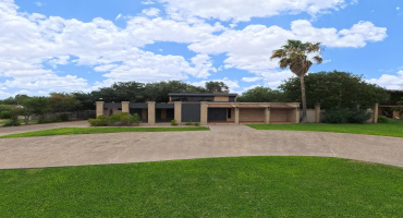 420 Surrey Rd, Laredo, Texas 78041, 4 Bedrooms Bedrooms, 8 Rooms Rooms,2 BathroomsBathrooms,Residential,For Sale,420 Surrey Rd,20262762
