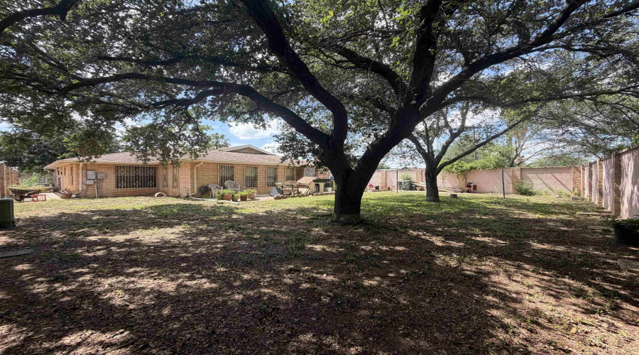 138 Ceniso Lp, Laredo, Texas 78046, 4 Bedrooms Bedrooms, 7 Rooms Rooms,3 BathroomsBathrooms,Residential,For Sale,138 Ceniso Lp,20262764