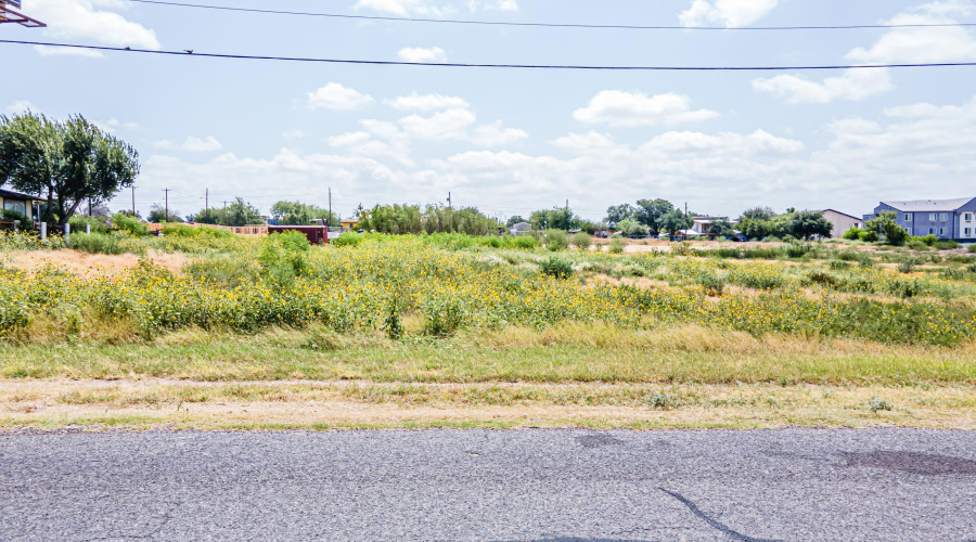3511 US Highway 83, LAREDO, Texas 78046, ,Land,For Sale,3511 US Highway 83,20262767