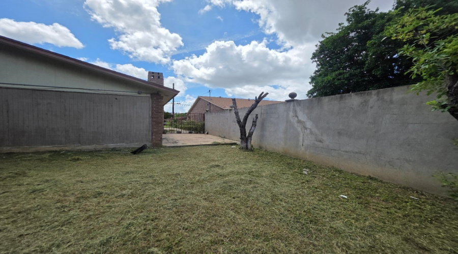 4704 Mims Ave, LAREDO, Texas 78041, 3 Bedrooms Bedrooms, 6 Rooms Rooms,2 BathroomsBathrooms,Residential,For Sale,4704 Mims Ave,20262765