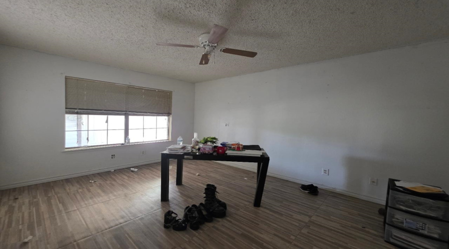4704 Mims Ave, LAREDO, Texas 78041, 3 Bedrooms Bedrooms, 6 Rooms Rooms,2 BathroomsBathrooms,Residential,For Sale,4704 Mims Ave,20262765