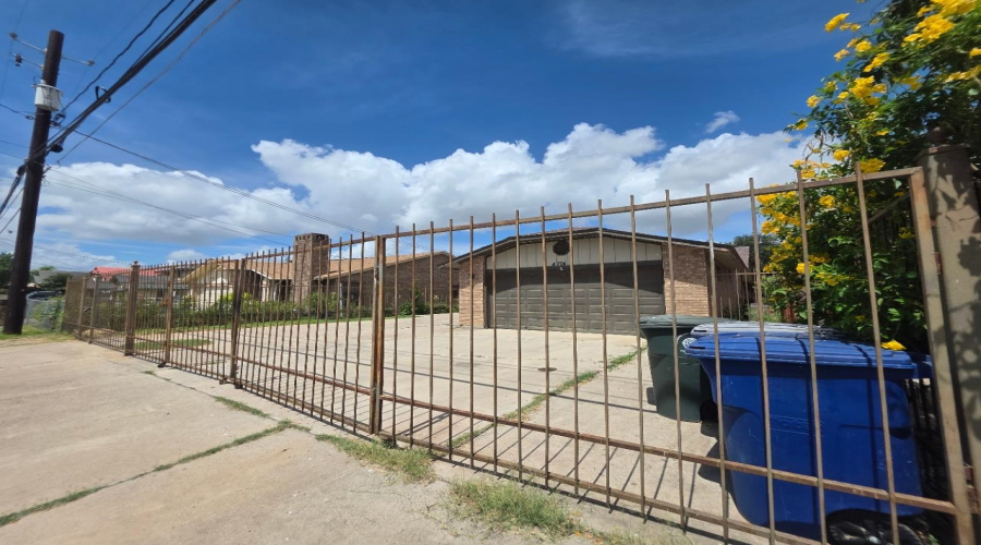 4704 Mims Ave, LAREDO, Texas 78041, 3 Bedrooms Bedrooms, 6 Rooms Rooms,2 BathroomsBathrooms,Residential,For Sale,4704 Mims Ave,20262765