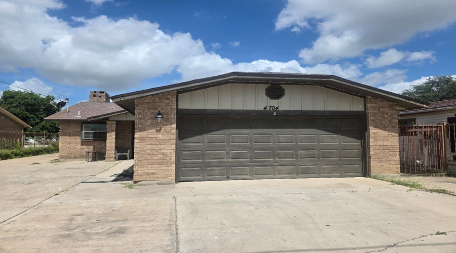 4704 Mims Ave, LAREDO, Texas 78041, 3 Bedrooms Bedrooms, 6 Rooms Rooms,2 BathroomsBathrooms,Residential,For Sale,4704 Mims Ave,20262765
