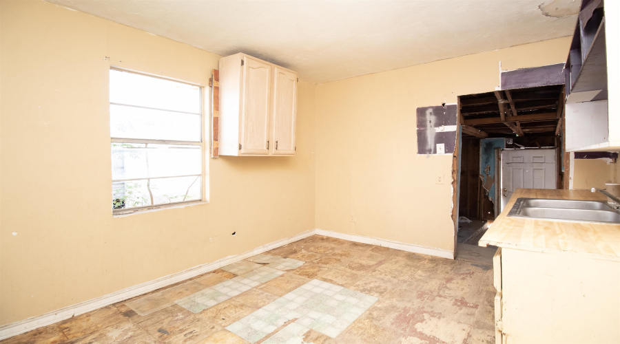 515 E Kearney St, Laredo, Texas 78040, 2 Bedrooms Bedrooms, 6 Rooms Rooms,2 BathroomsBathrooms,Residential,For Sale,515 E Kearney St,20262770