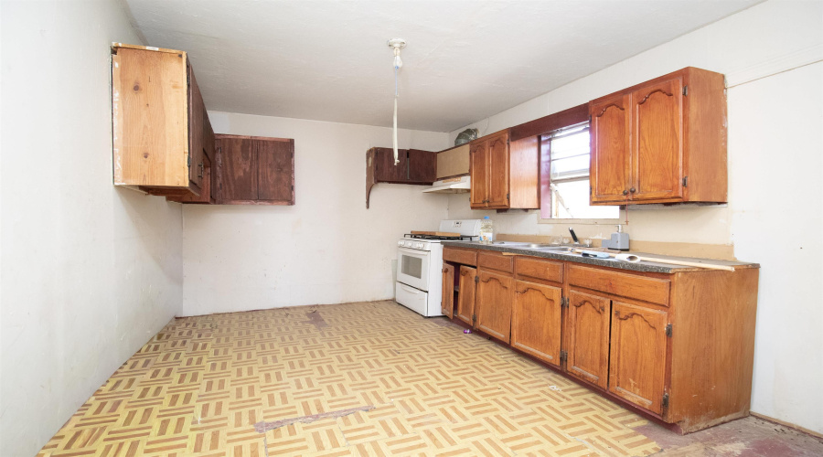 515 E Kearney St, Laredo, Texas 78040, 2 Bedrooms Bedrooms, 6 Rooms Rooms,2 BathroomsBathrooms,Residential,For Sale,515 E Kearney St,20262770