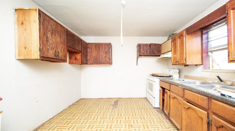 515 E Kearney St, Laredo, Texas 78040, 2 Bedrooms Bedrooms, 6 Rooms Rooms,2 BathroomsBathrooms,Residential,For Sale,515 E Kearney St,20262770