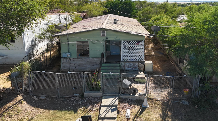 515 E Kearney St, Laredo, Texas 78040, 2 Bedrooms Bedrooms, 6 Rooms Rooms,2 BathroomsBathrooms,Residential,For Sale,515 E Kearney St,20262770