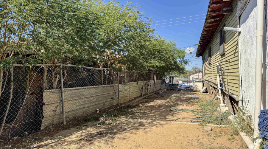 515 E Kearney St, Laredo, Texas 78040, 2 Bedrooms Bedrooms, 6 Rooms Rooms,2 BathroomsBathrooms,Residential,For Sale,515 E Kearney St,20262770