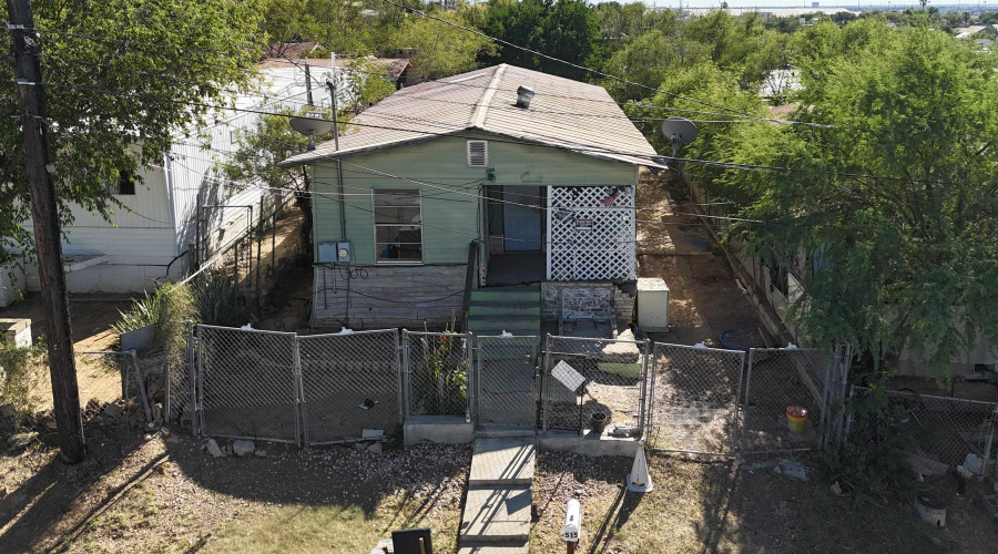 515 E Kearney St, Laredo, Texas 78040, 2 Bedrooms Bedrooms, 6 Rooms Rooms,2 BathroomsBathrooms,Residential,For Sale,515 E Kearney St,20262770