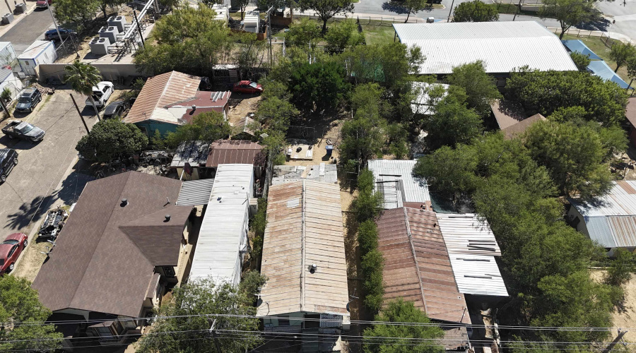 515 E Kearney St, Laredo, Texas 78040, 2 Bedrooms Bedrooms, 6 Rooms Rooms,2 BathroomsBathrooms,Residential,For Sale,515 E Kearney St,20262770