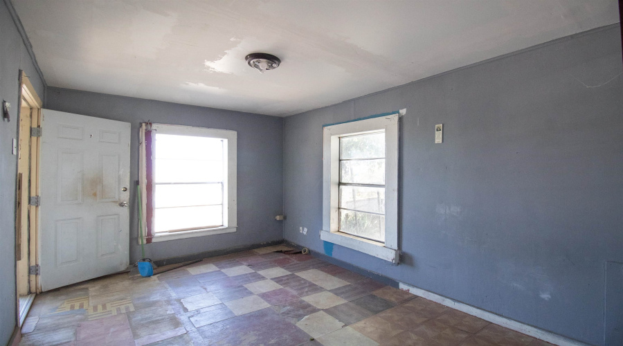 515 E Kearney St, Laredo, Texas 78040, 2 Bedrooms Bedrooms, 6 Rooms Rooms,2 BathroomsBathrooms,Residential,For Sale,515 E Kearney St,20262770