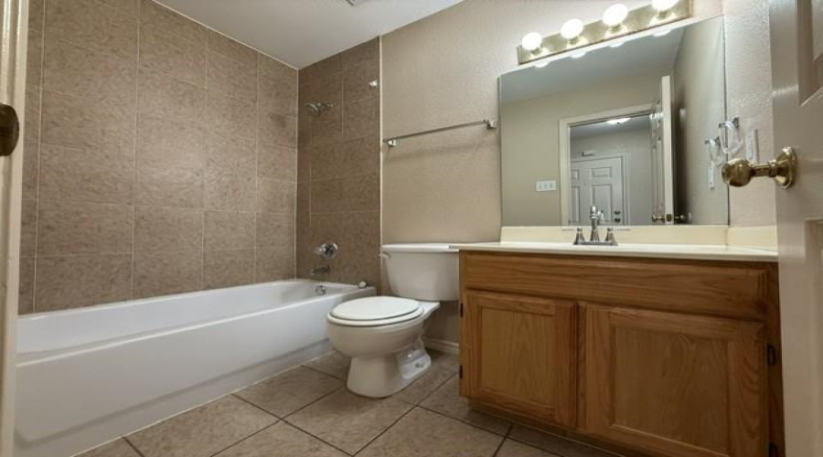 3113 Silhouette Dr, Laredo, Texas 78045, 3 Bedrooms Bedrooms, 6 Rooms Rooms,2 BathroomsBathrooms,Residential,For Rent,3113 Silhouette Dr,20262771