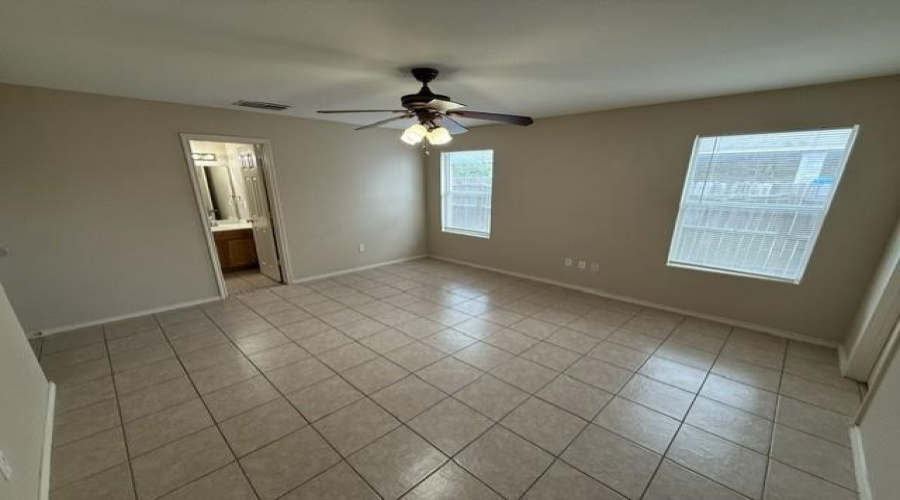 3113 Silhouette Dr, Laredo, Texas 78045, 3 Bedrooms Bedrooms, 6 Rooms Rooms,2 BathroomsBathrooms,Residential,For Rent,3113 Silhouette Dr,20262771