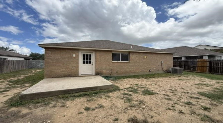 3113 Silhouette Dr, Laredo, Texas 78045, 3 Bedrooms Bedrooms, 6 Rooms Rooms,2 BathroomsBathrooms,Residential,For Rent,3113 Silhouette Dr,20262771