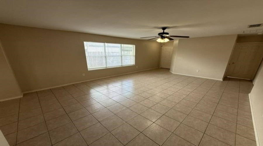 3113 Silhouette Dr, Laredo, Texas 78045, 3 Bedrooms Bedrooms, 6 Rooms Rooms,2 BathroomsBathrooms,Residential,For Rent,3113 Silhouette Dr,20262771