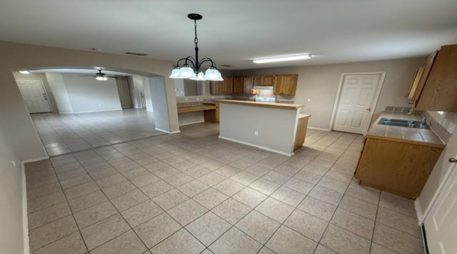 3113 Silhouette Dr, Laredo, Texas 78045, 3 Bedrooms Bedrooms, 6 Rooms Rooms,2 BathroomsBathrooms,Residential,For Rent,3113 Silhouette Dr,20262771