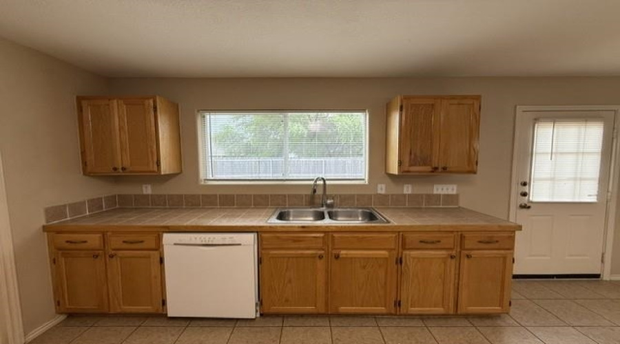 3113 Silhouette Dr, Laredo, Texas 78045, 3 Bedrooms Bedrooms, 6 Rooms Rooms,2 BathroomsBathrooms,Residential,For Rent,3113 Silhouette Dr,20262771