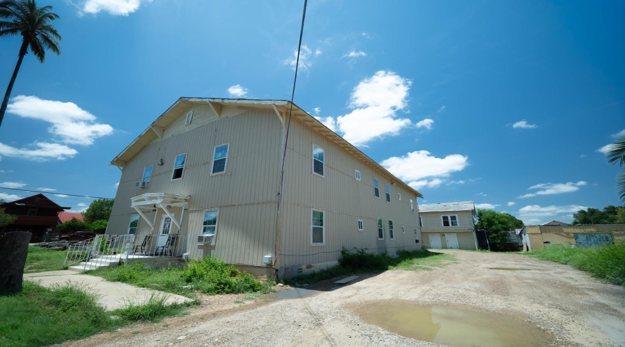 2002 Aldama St, Laredo, Texas 78043-0000, ,Multi-family,For Sale,2002 Aldama St,20262777