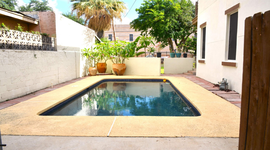 1219 Market St, LAREDO, Texas 78040, 3 Bedrooms Bedrooms, 8 Rooms Rooms,3 BathroomsBathrooms,Residential,For Sale,1219 Market St,20262773