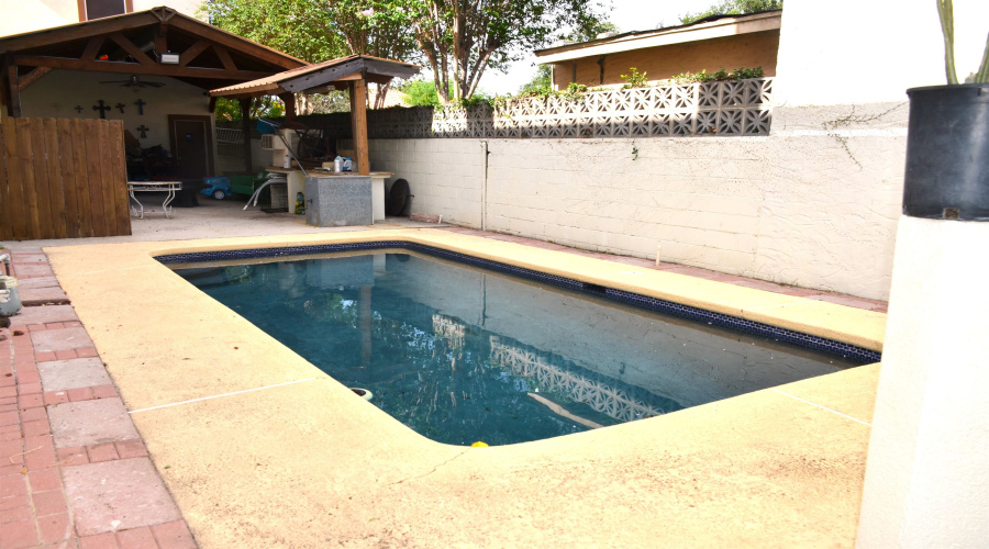 1219 Market St, LAREDO, Texas 78040, 3 Bedrooms Bedrooms, 8 Rooms Rooms,3 BathroomsBathrooms,Residential,For Sale,1219 Market St,20262773