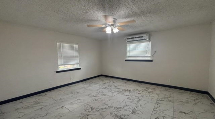 1920 Madison St, LAREDO, Texas 78040, 2 Bedrooms Bedrooms, 4 Rooms Rooms,1 BathroomBathrooms,Residential,For Rent,1920 Madison St,20262776