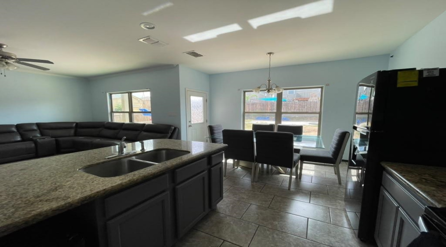 9987 Inmaculada Ln, Laredo, Texas 78045, 3 Bedrooms Bedrooms, 4 Rooms Rooms,2 BathroomsBathrooms,Residential,For Rent,9987 Inmaculada Ln,20262781