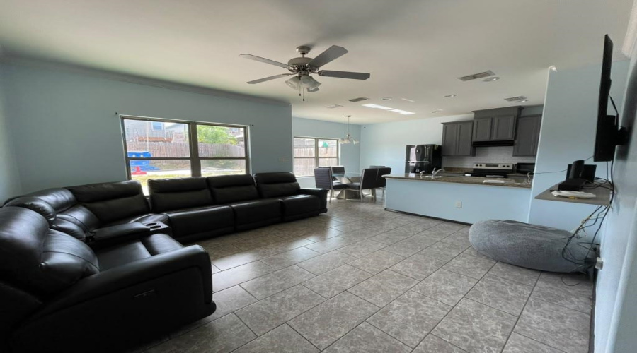 9987 Inmaculada Ln, Laredo, Texas 78045, 3 Bedrooms Bedrooms, 4 Rooms Rooms,2 BathroomsBathrooms,Residential,For Rent,9987 Inmaculada Ln,20262781