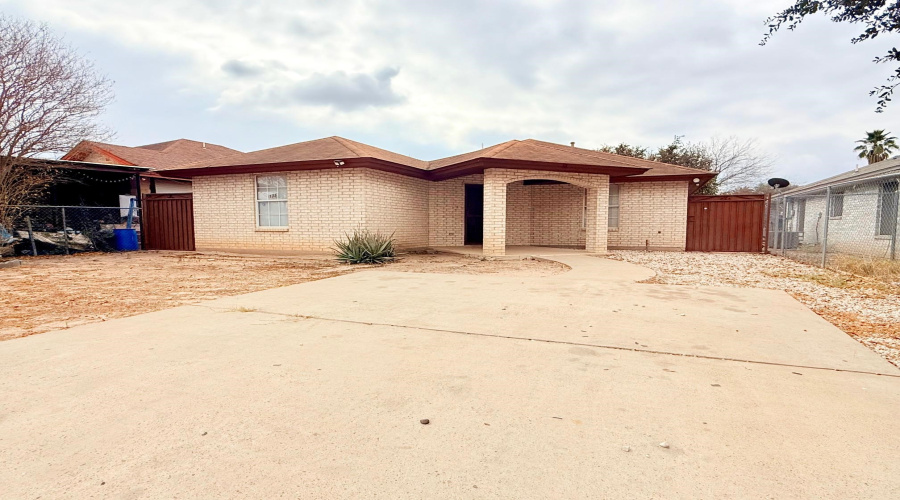 135 Murcia Dr, Laredo, Texas 78046, 3 Bedrooms Bedrooms, 6 Rooms Rooms,2 BathroomsBathrooms,Residential,For Sale,135 Murcia Dr,20262784