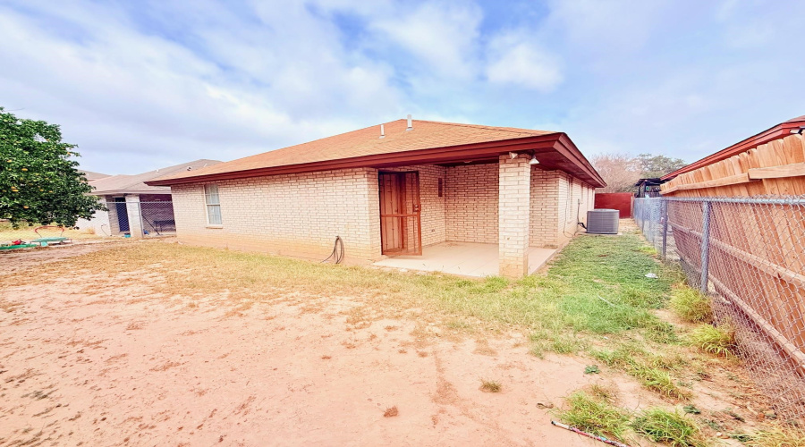 135 Murcia Dr, Laredo, Texas 78046, 3 Bedrooms Bedrooms, 6 Rooms Rooms,2 BathroomsBathrooms,Residential,For Sale,135 Murcia Dr,20262784