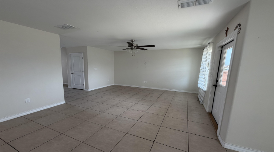 5414 Rincon Dr., Laredo, Texas 78046, 4 Bedrooms Bedrooms, 6 Rooms Rooms,2 BathroomsBathrooms,Residential,For Sale,5414 Rincon Dr.,20262785