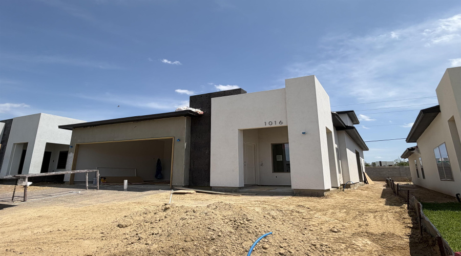 1016 Noyola Loop, Laredo, Texas 78046, 4 Bedrooms Bedrooms, 6 Rooms Rooms,2 BathroomsBathrooms,Residential,For Sale,1016 Noyola Loop,20262787