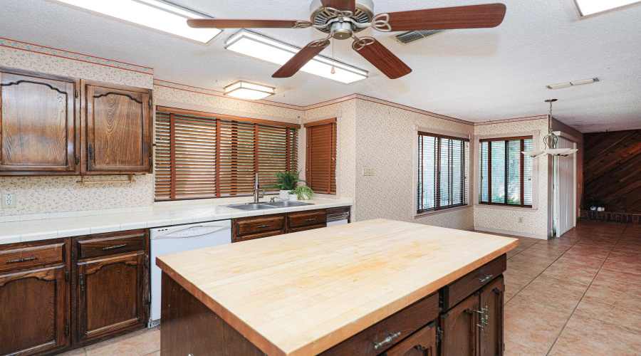 203 S Fenwick Dr, LAREDO, Texas 78041, 5 Bedrooms Bedrooms, 8 Rooms Rooms,3 BathroomsBathrooms,Residential,For Sale,203 S Fenwick Dr,20262795