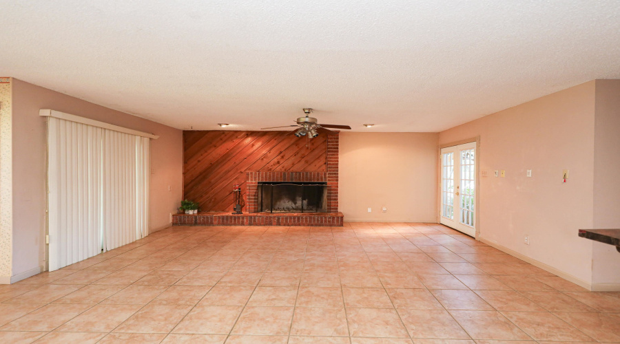 203 S Fenwick Dr, LAREDO, Texas 78041, 5 Bedrooms Bedrooms, 8 Rooms Rooms,3 BathroomsBathrooms,Residential,For Sale,203 S Fenwick Dr,20262795