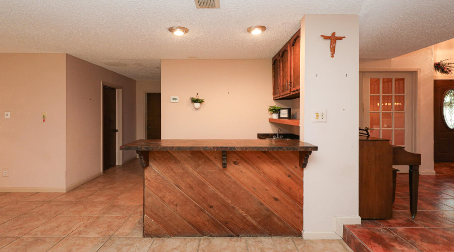 203 S Fenwick Dr, LAREDO, Texas 78041, 5 Bedrooms Bedrooms, 8 Rooms Rooms,3 BathroomsBathrooms,Residential,For Sale,203 S Fenwick Dr,20262795