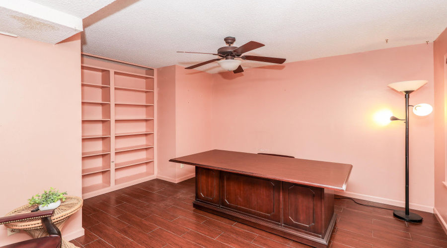 203 S Fenwick Dr, LAREDO, Texas 78041, 5 Bedrooms Bedrooms, 8 Rooms Rooms,3 BathroomsBathrooms,Residential,For Sale,203 S Fenwick Dr,20262795