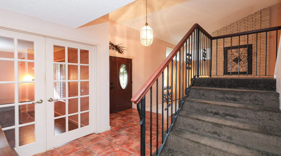 203 S Fenwick Dr, LAREDO, Texas 78041, 5 Bedrooms Bedrooms, 8 Rooms Rooms,3 BathroomsBathrooms,Residential,For Sale,203 S Fenwick Dr,20262795