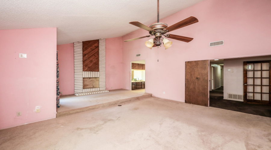 203 S Fenwick Dr, LAREDO, Texas 78041, 5 Bedrooms Bedrooms, 8 Rooms Rooms,3 BathroomsBathrooms,Residential,For Sale,203 S Fenwick Dr,20262795