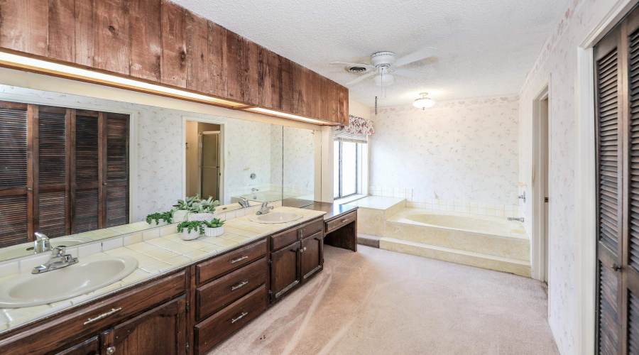 203 S Fenwick Dr, LAREDO, Texas 78041, 5 Bedrooms Bedrooms, 8 Rooms Rooms,3 BathroomsBathrooms,Residential,For Sale,203 S Fenwick Dr,20262795