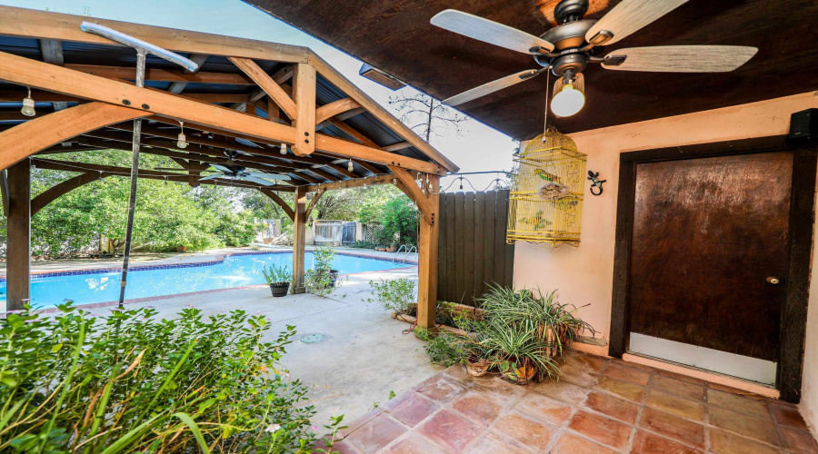 203 S Fenwick Dr, LAREDO, Texas 78041, 5 Bedrooms Bedrooms, 8 Rooms Rooms,3 BathroomsBathrooms,Residential,For Sale,203 S Fenwick Dr,20262795