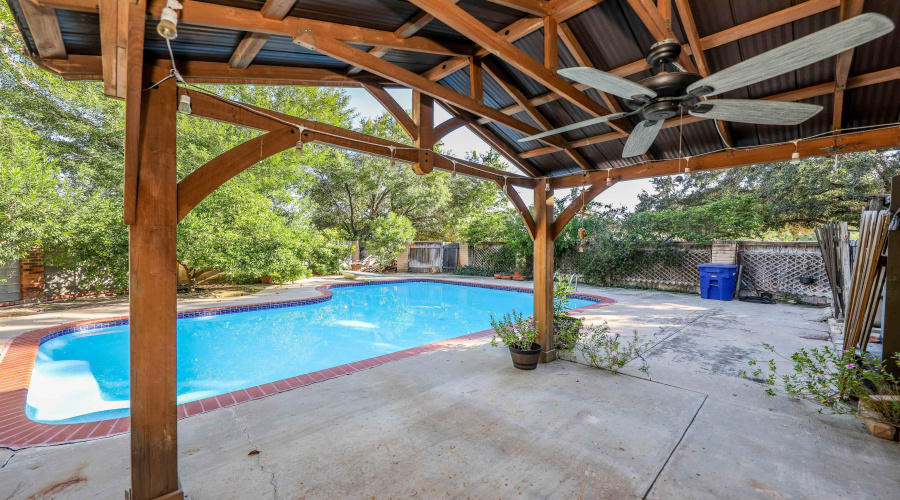 203 S Fenwick Dr, LAREDO, Texas 78041, 5 Bedrooms Bedrooms, 8 Rooms Rooms,3 BathroomsBathrooms,Residential,For Sale,203 S Fenwick Dr,20262795